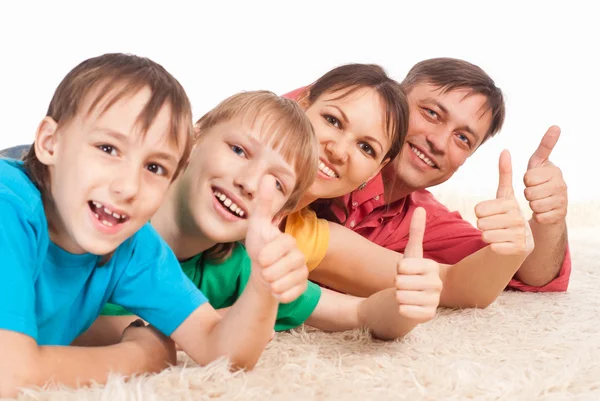 Familia en alfombra — Foto de Stock