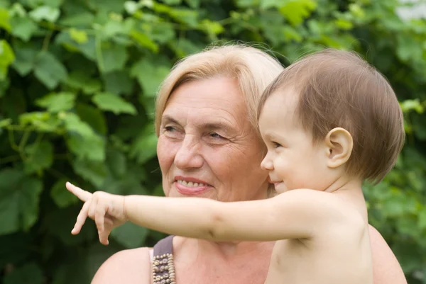 Nonna con bambino — Foto Stock