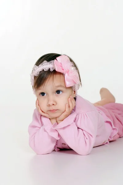 Baby auf weißem Hintergrund — Stockfoto