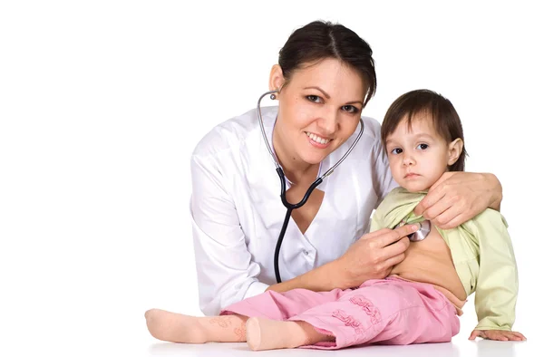 Γιατρός που συνεργάζεται με το παιδί — Φωτογραφία Αρχείου