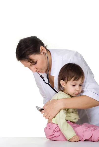 El doctor trabaja con el niño — Foto de Stock