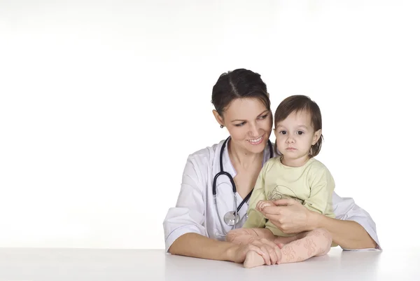 Doctor with little girl — Stock Photo, Image