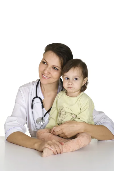 Arzt mit einem guten Kind mit — Stockfoto