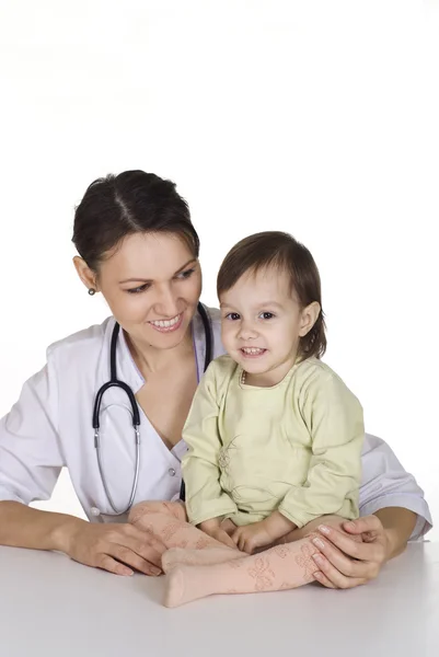 Arts met een klein meisje — Stockfoto