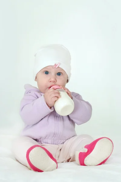 Ładne Karmienie dziecka — Zdjęcie stockowe