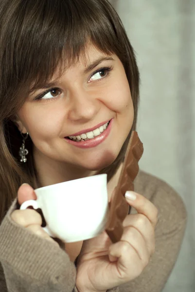 Luck nice beautiful female holds in one hand and a cup of chocol — Stock Photo, Image