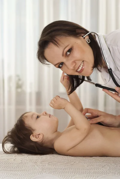 Dziecko do lekarza — Zdjęcie stockowe