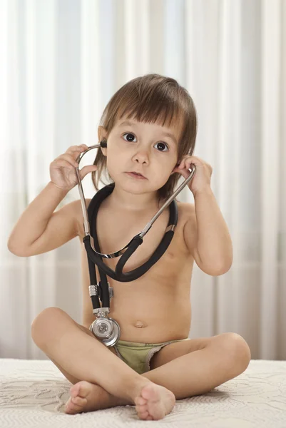 Παιδί με tetoskopom — Φωτογραφία Αρχείου