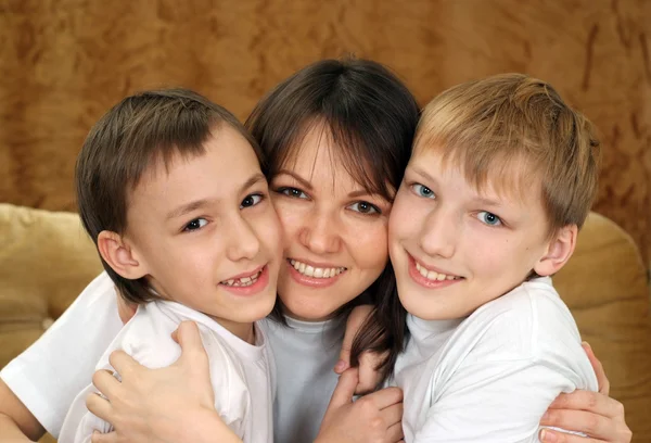 A beautiful Caucasian mama with two adorable brothers — Stock Photo, Image