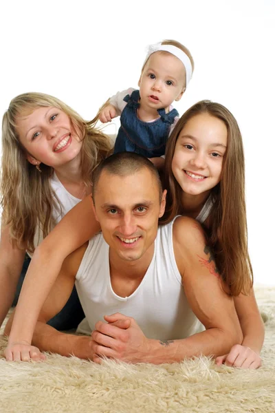 Boldog család négy hazudik — Stock Fotó
