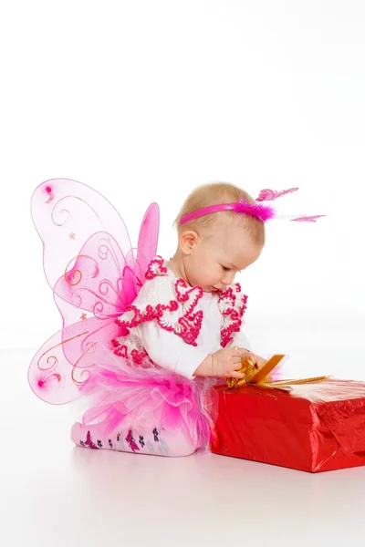 Mädchen als Schmetterling verkleidet — Stockfoto