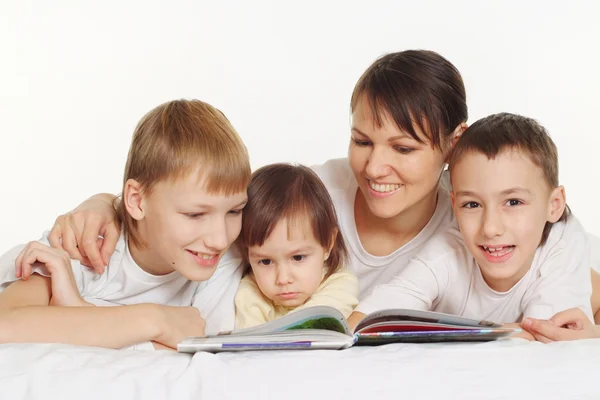 Mom with her children — Stock Photo, Image