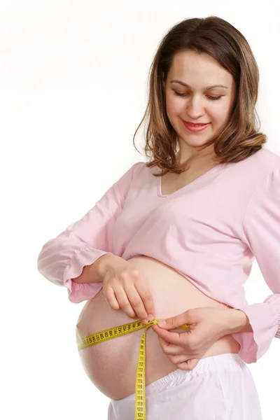 Счастливая беременная девушка сантиметра — стоковое фото