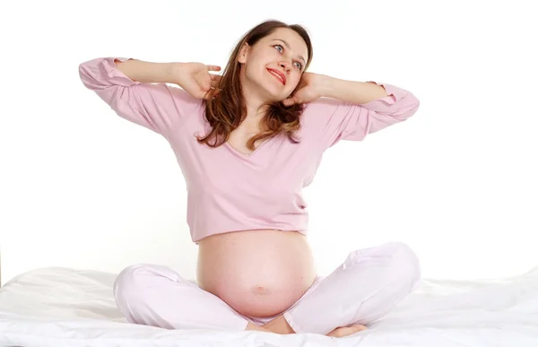 Szczęśliwy w ciąży kobieta siedzi — Zdjęcie stockowe