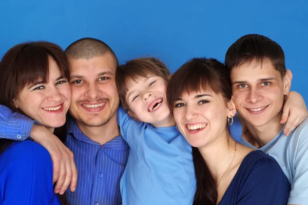 Une famille heureuse de cinq personnes — Photo