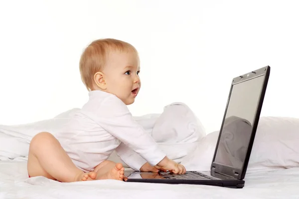 Young child learn to type — Stock Photo, Image