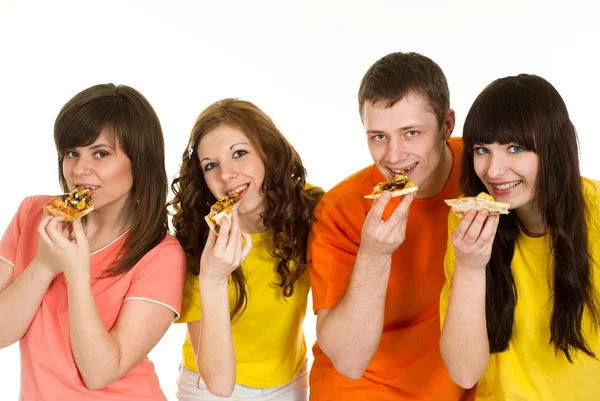 Щасливі кавказьких блискучу кампанію з чотирьох їдять піцу — стокове фото