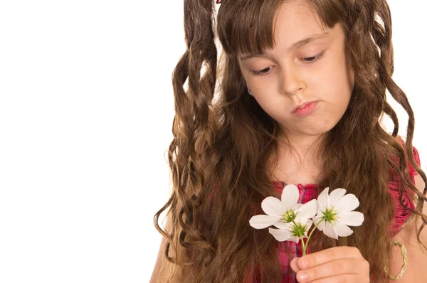 Söt liten flicka och blommor — Stockfoto