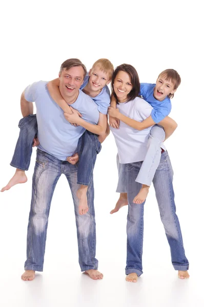 Nette Familie auf weiß — Stockfoto