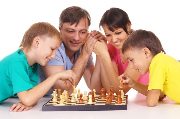 Chlapci hrají šachy — Stock fotografie