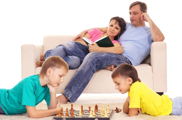 Děti hrají šachy — Stock fotografie