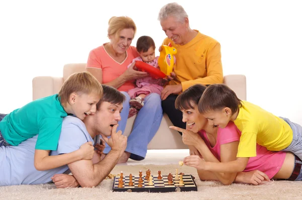 Gra w szachy z rodziny — Zdjęcie stockowe