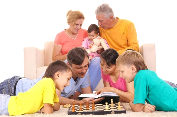 Family playing chess — Stock Photo, Image