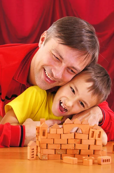 Vader spelen met zoon — Stockfoto