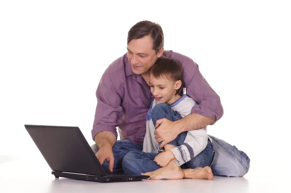 Otec a syn v počítači — Stock fotografie