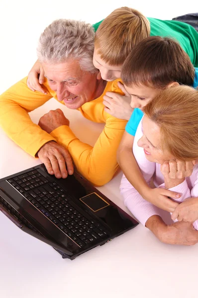 Family with laptop — Stock Photo, Image