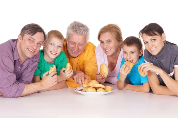 Familie mit Brötchen — Stockfoto