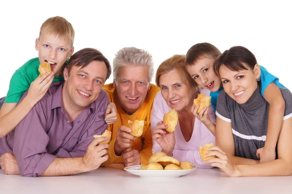 Kurabiye yemek aile — Stok fotoğraf