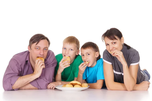 Jedzenie portret rodziny — Zdjęcie stockowe