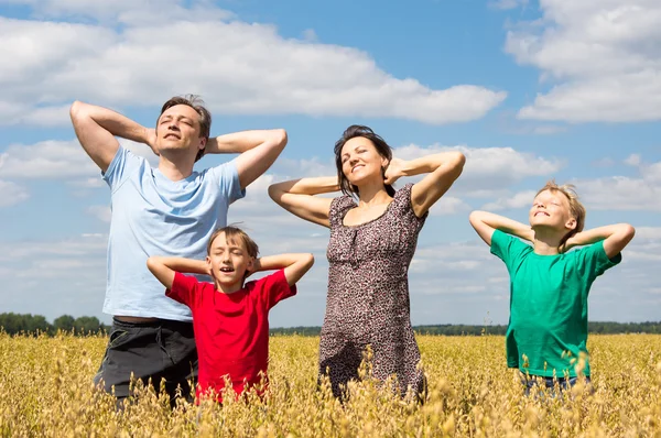 Family of a four at field — Stock Photo, Image