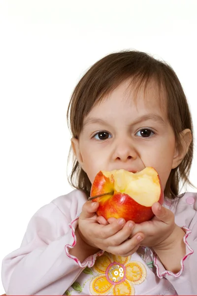 Bela filha caucasiana com uma maçã — Fotografia de Stock