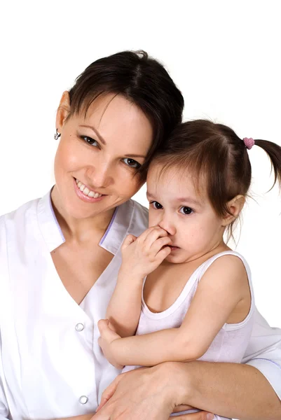Bella sorridente infermiera caucasica in possesso di una bambina — Foto Stock