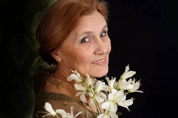 Szczęśliwy kaukaski kobieta starsze — Zdjęcie stockowe