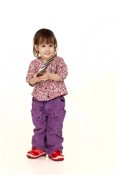 Trevlig liten kaukasiska flicka poserar med en gaffel — Stockfoto