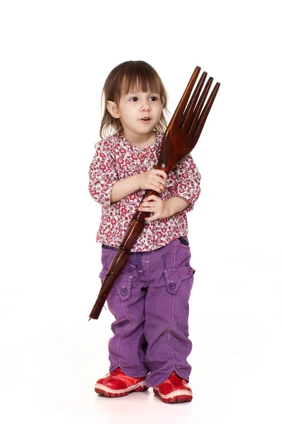 Glücklich kleine kaukasische Mädchen posiert mit einer Gabel — Stockfoto