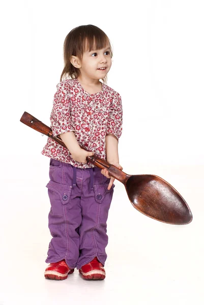 Das hübsche kleine Mädchen gönnt sich einen schönen Kaukasier mit sp — Stockfoto