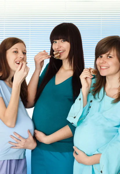 Drie zwangere vrouwen zijn mooi — Stockfoto