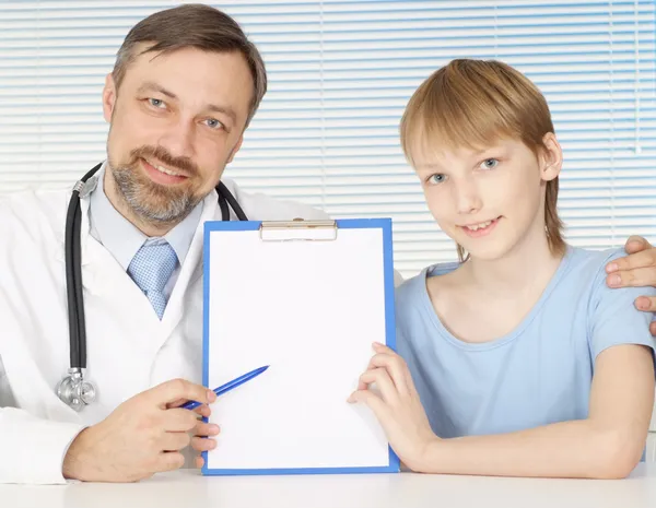 A nice adult Caucasian doctor with a boy sitting — Stock Photo, Image