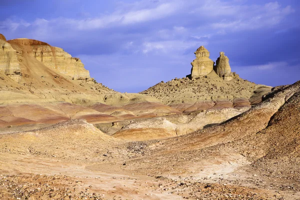 中国新疆： 岩石形成的奇台鬼城 图库照片