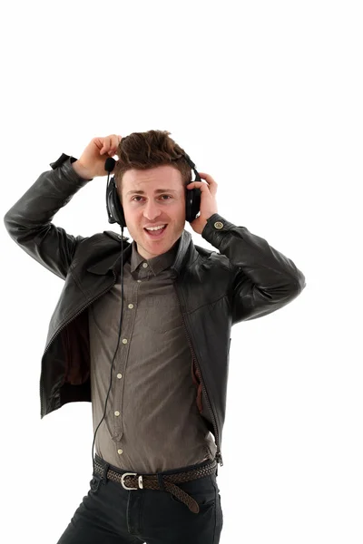 Giovane adulto maschio musica di ascolto — Foto Stock