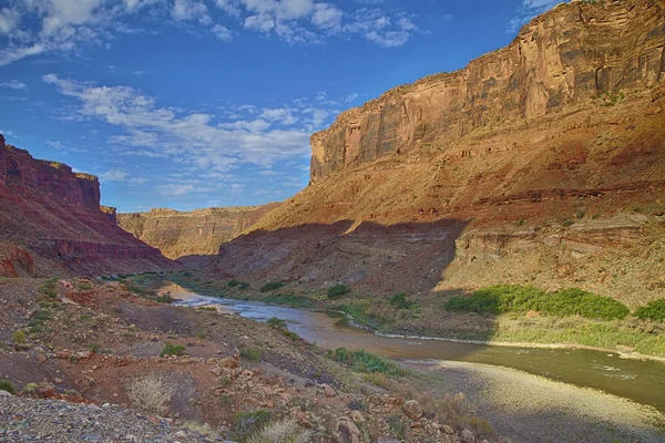 Colorado rivier die stroomt door ravijnen in utah hdr — Stockfoto
