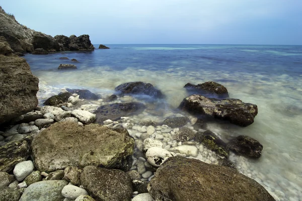 Costa rochosa do mar. Paisagem — Fotografia de Stock