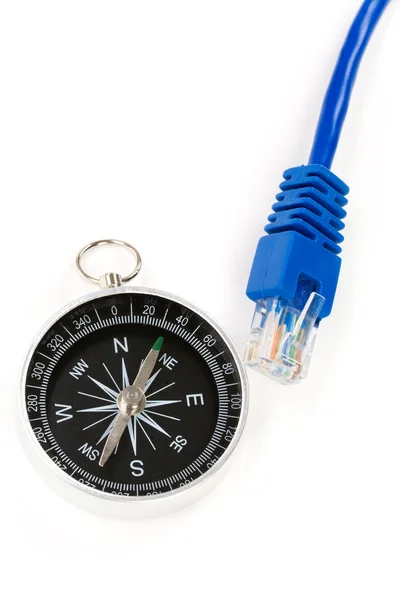 Počítače kabelem a kompas — Stock fotografie