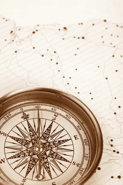 Kompass och karta — Stockfoto