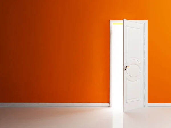 Белая открытая дверь в пустой комнате — стоковое фото
