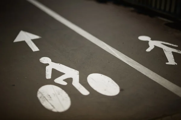 自転車と歩行者の車線 — ストック写真